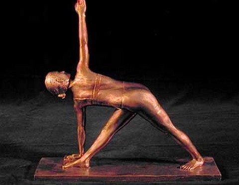 Autopsie symbolique d&rsquo;une posture : Parivritta Trikonâsana, le triangle aux trois Gunas